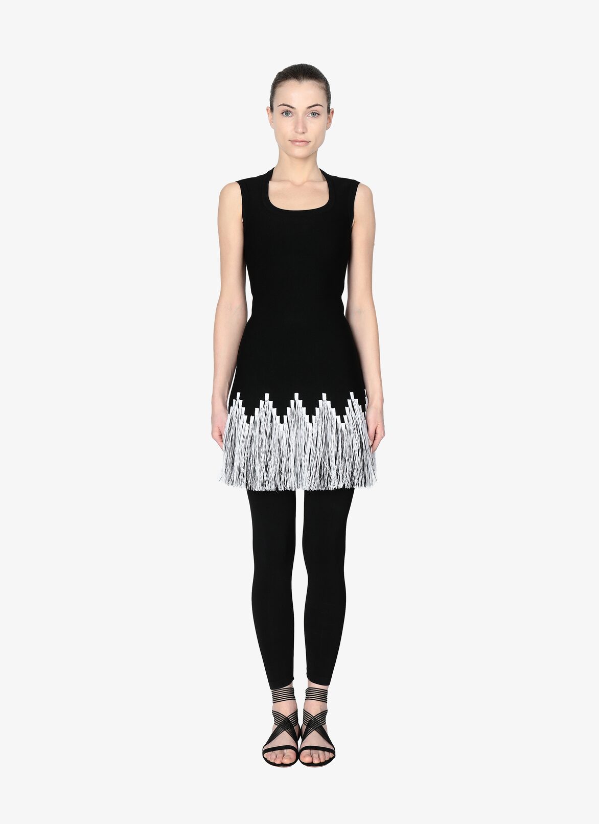 ROBE SANS MANCHE RAPHIA FRANGE NOIR/BLANC ALAÏA NOIR/BLANC ROBE SANS MANCHE RAPHIA FRANGE NOIR/BLANC